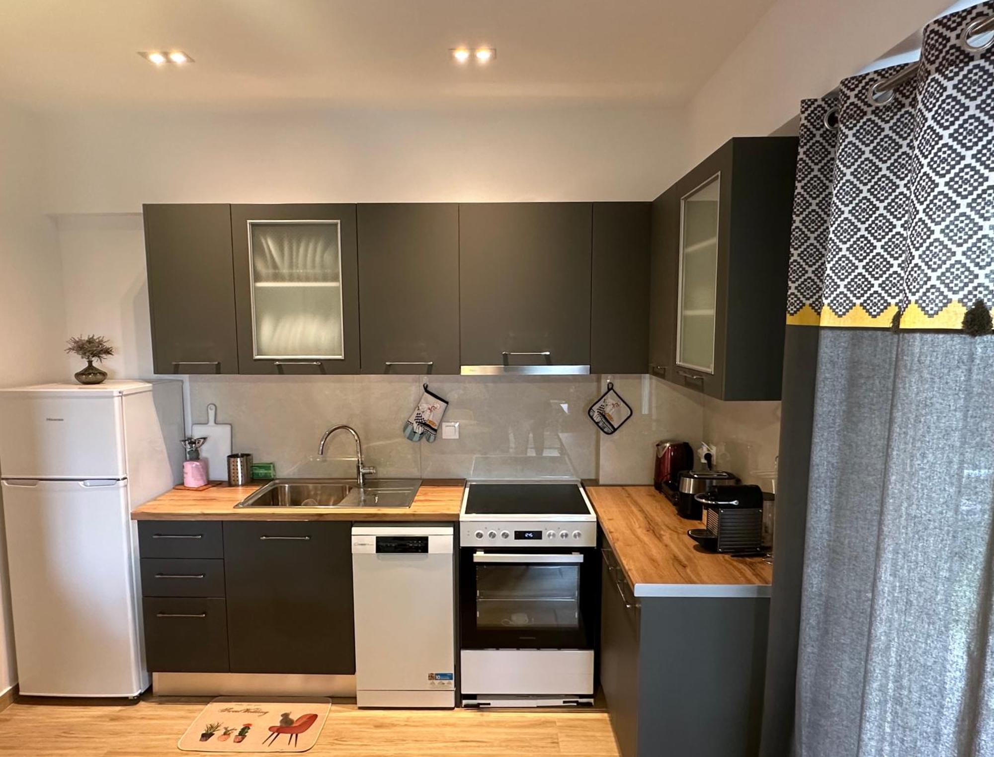 Chic Apartment In Nature, 5-Min Walk To The Beach Kalamata Zewnętrze zdjęcie